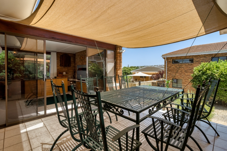 3 Bedroom Property for Sale in Die Wingerd Western Cape